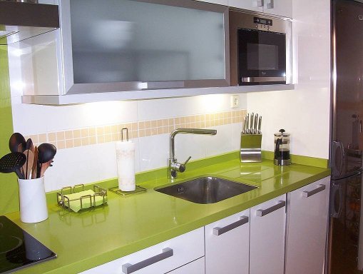 Cocina blanca: encimeras de color diferente al gris | Decorar tu casa
