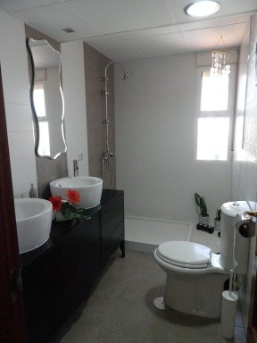 Un mueble de baño hecho a partir de una cómoda clásica | Decorar tu
