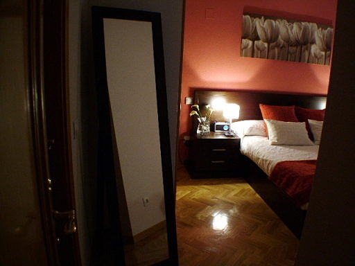 Un espejo apoyado en el suelo ¿sí o no? | Decorar tu casa es facilisimo.com