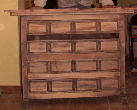 CAMBIO DE ASPECTO DE UN TIPICO MUEBLE CASTELLANO Y UN ESPEJO ANTIGUO