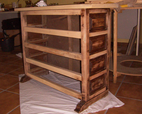 CAMBIO DE ASPECTO DE UN TIPICO MUEBLE CASTELLANO Y UN ESPEJO ANTIGUO