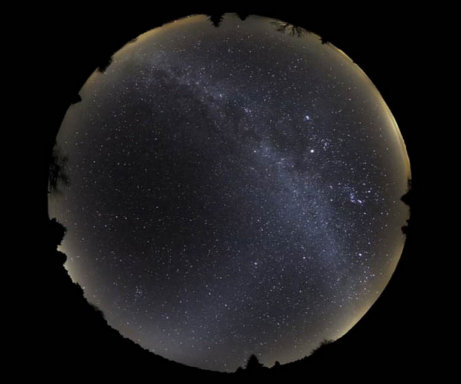  Tierra de estrellas, un estupendo video time-lapse del cielo nocturno hecho con ojo de pez