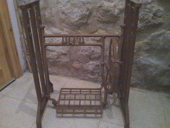 Las reliquias de la abuela II , MAQUINA DE COSER