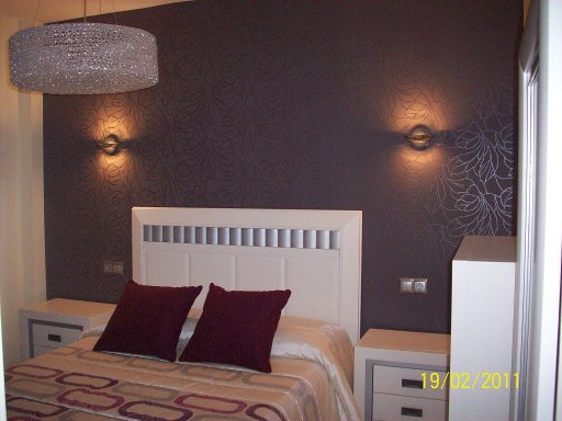 Mi dormitorio de matrimonio, muebles blancos y plata y color ...