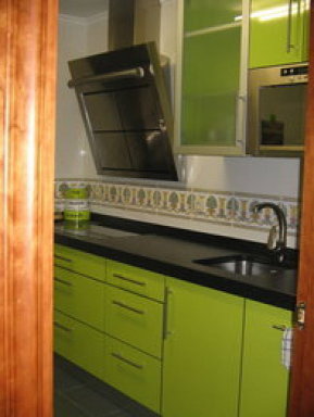 cocina verde y blanca | Decorar tu casa es facilisimo.com