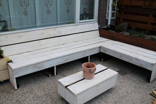 banco de jardin en esquina con mesita a juego | Hacer bricolaje es