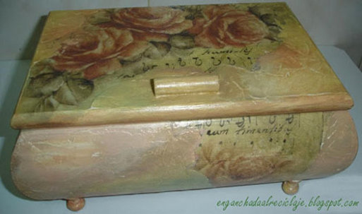 Post colaborativo sobre decoupage Enganchada al reciclaje