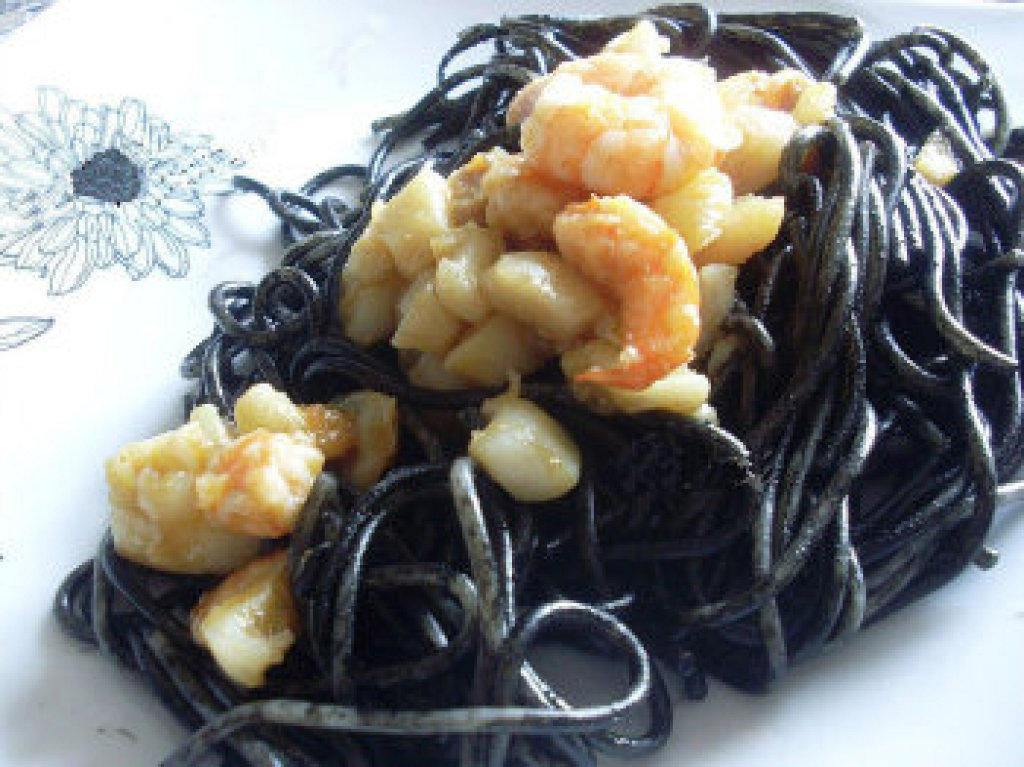 ESPAGUETIS NERO DI SEPIA A LA MARINERA