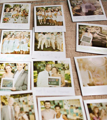 Idea fotográfica para bodas: pizarra de mensajes con Polaroids