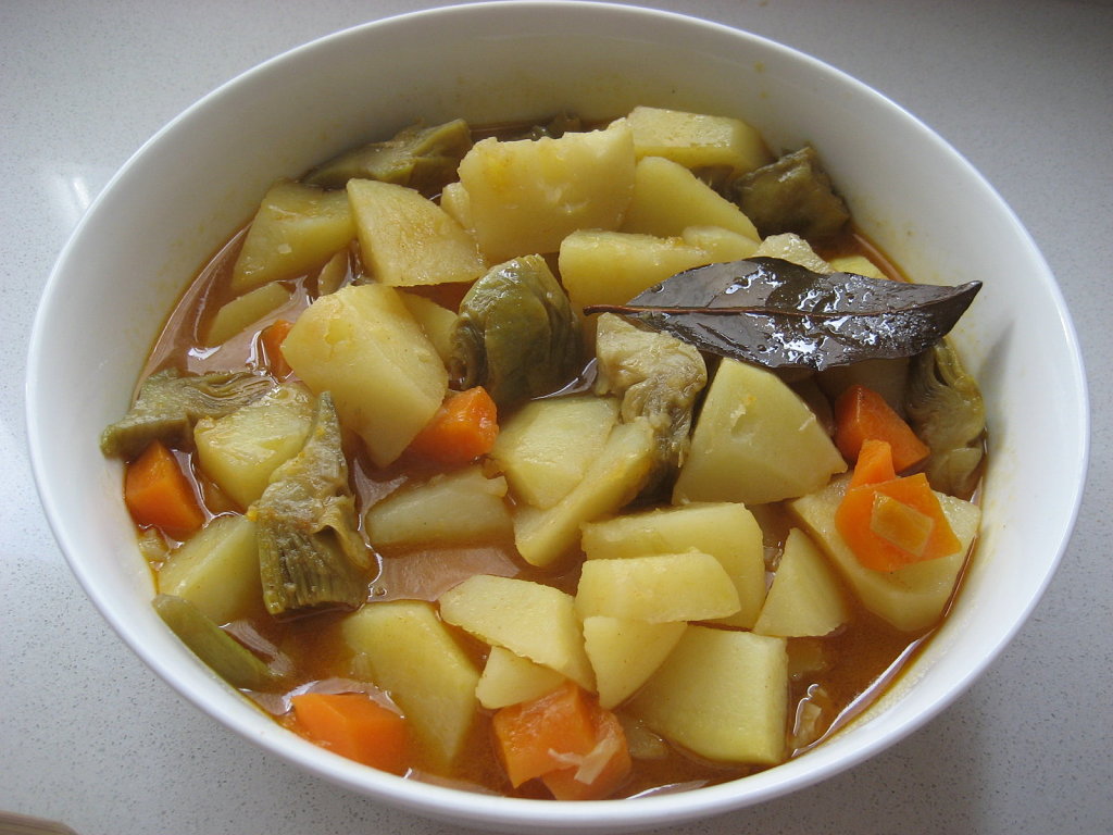  Patatas con alcachofas: