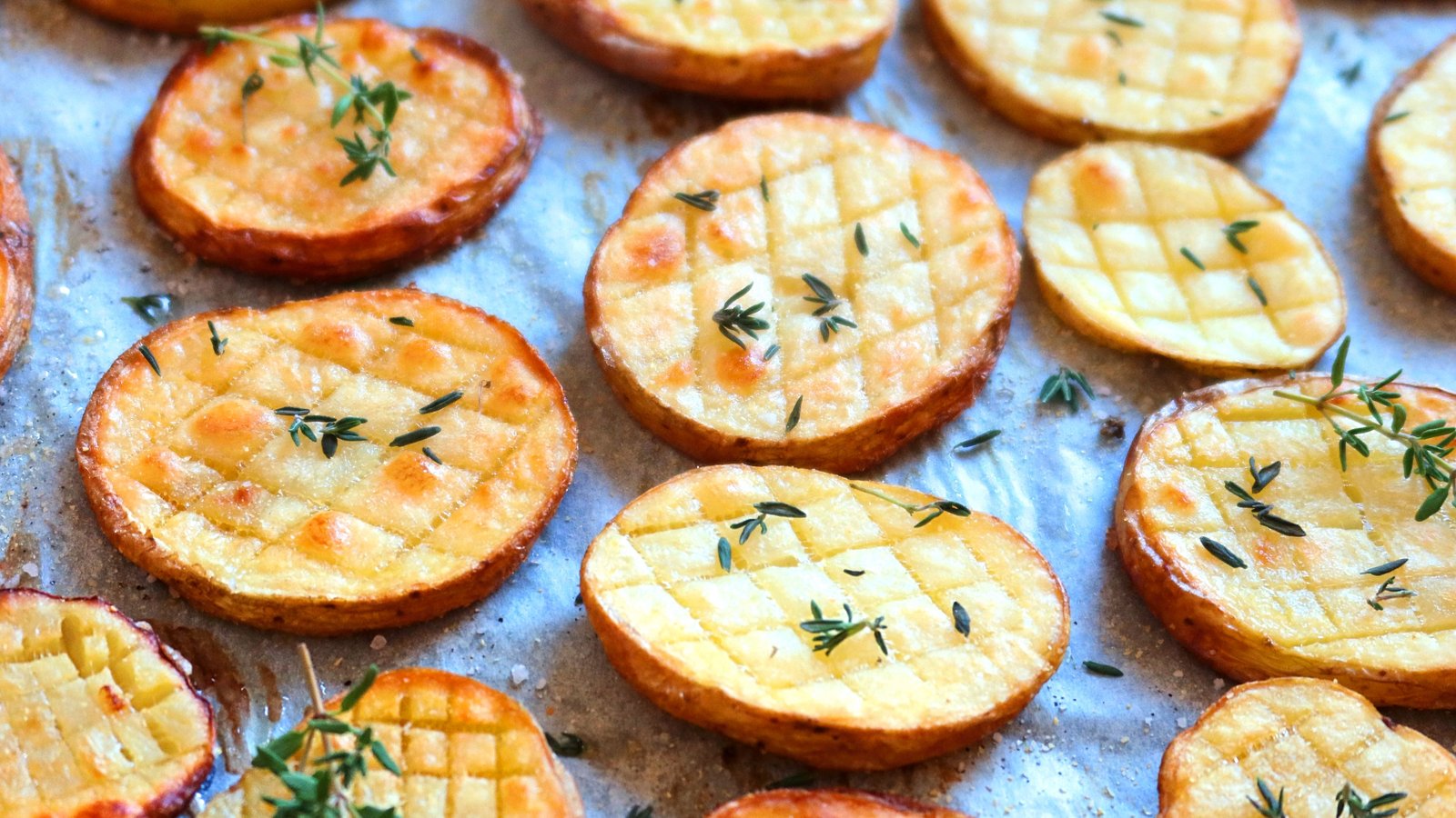 Patatas al horno con ajo y tomillo