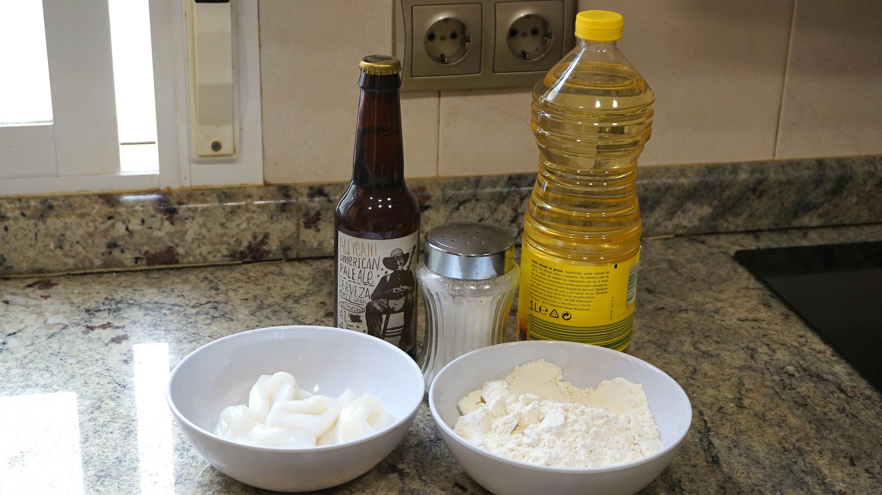 Ingredientes para preparar calamares a la romana con cerveza