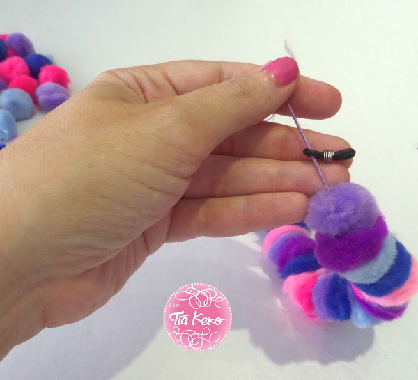 manualidades con niños y pompones