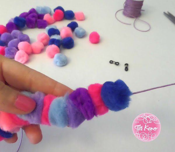 manualidades con niños y pompones