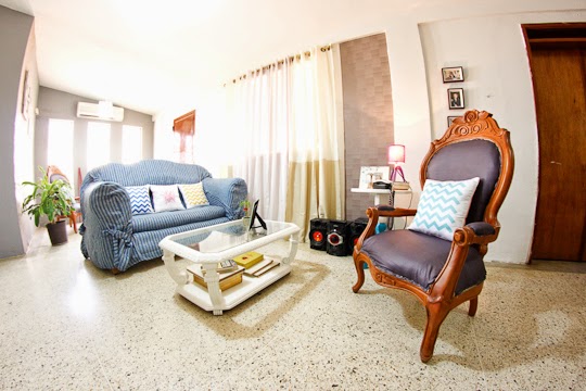 Carlos y Ana, Colorful DIY Home
