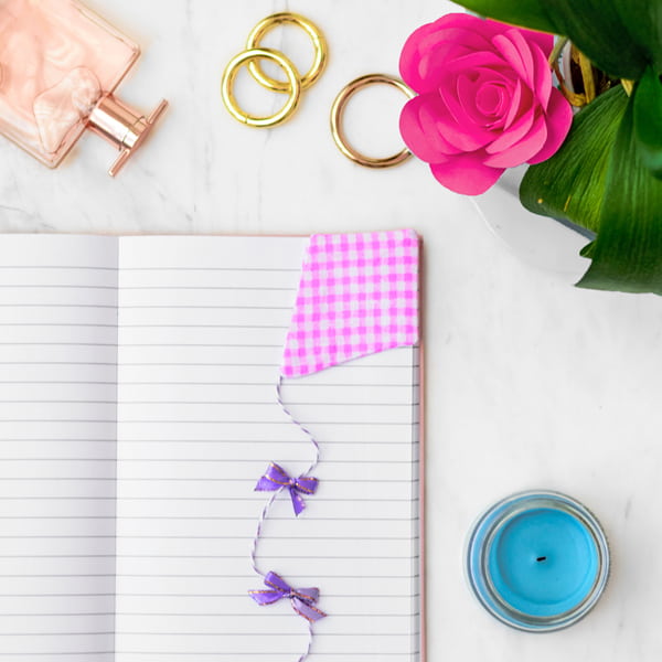 idea cricut maker cometa marcapaginas