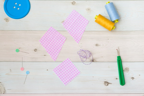 idea cometa de tela marcapaginas diy