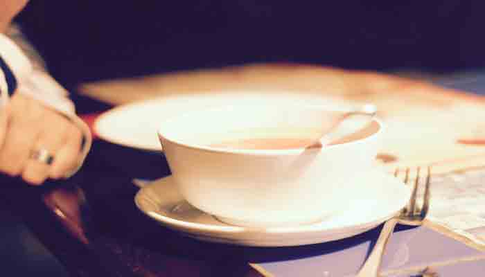 DOLOR-DE-GARGANTA,-COMIDA-CALIENTE,-CALDO-DE-POLLO,-CALDO,-SOPA