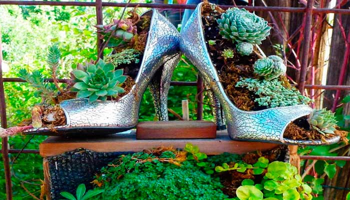 macetas,-reciclaje,-plantas,-zapatos-de-tacon,-zapatos-plateados