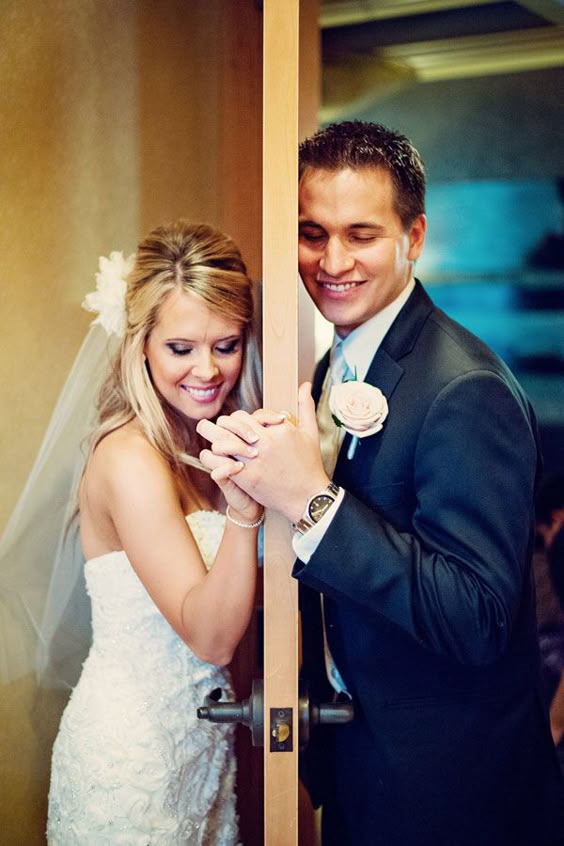 ¿SabÃas que la tradición de no ver a la novia viene de los tiempos en que los matrimonios eran convenidos por ambas familias y el hombre no podÃa ver a su futura esposa evitando que se arrepintiera en el último minuto?