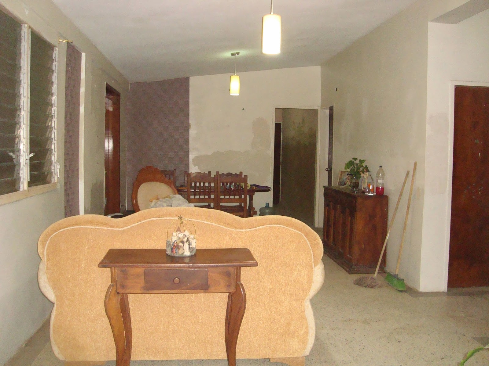 Carlos y Ana, Colorful DIY Home