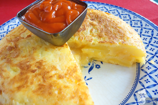 Tortilla de patatas al microondas rellena de queso 